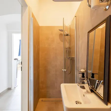 Apartment Near Schoenbrunn & Metro Vienna Exterior photo