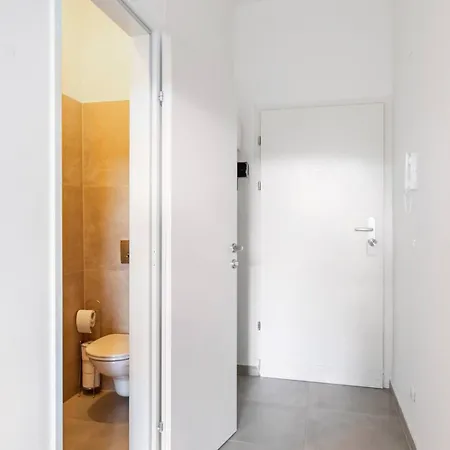 Apartment Near Schoenbrunn & Metro Vienna Exterior photo