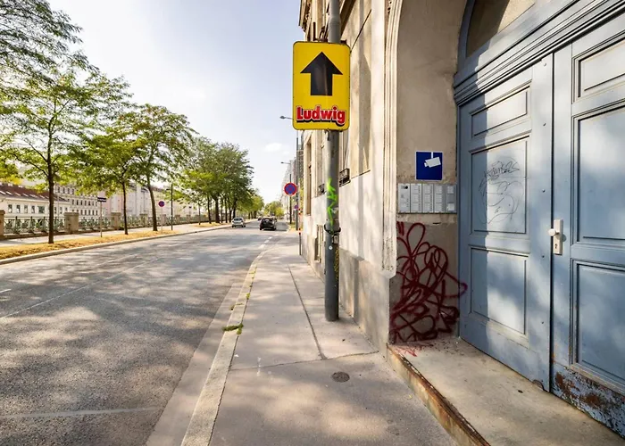 Apartment Near Schoenbrunn & Metro
