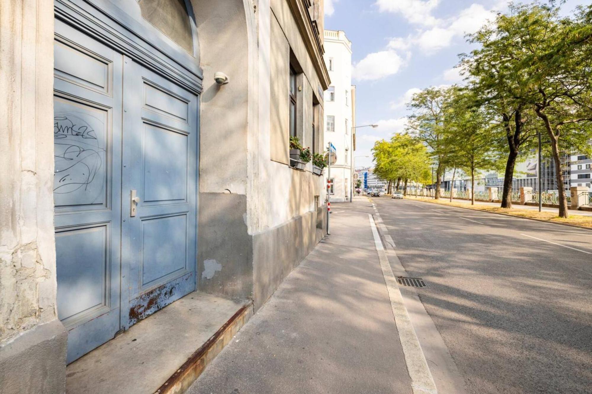 Near Schoenbrunn & Metro Apartment *